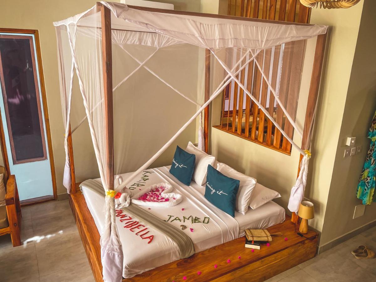Zanzibella Hotel & Spa Ківенґва Екстер'єр фото A bed with a mosquito net