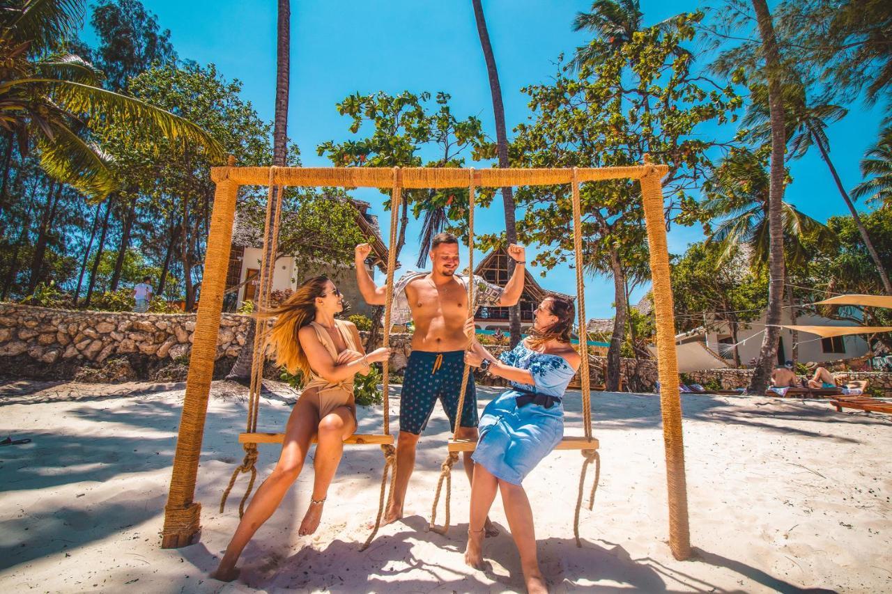 Zanzibella Hotel & Spa Ківенґва Екстер'єр фото Swinging at the beach