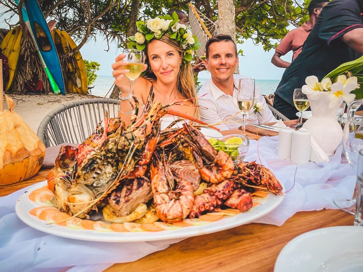Zanzibella Hotel & Spa Ківенґва Екстер'єр фото A seafood platter