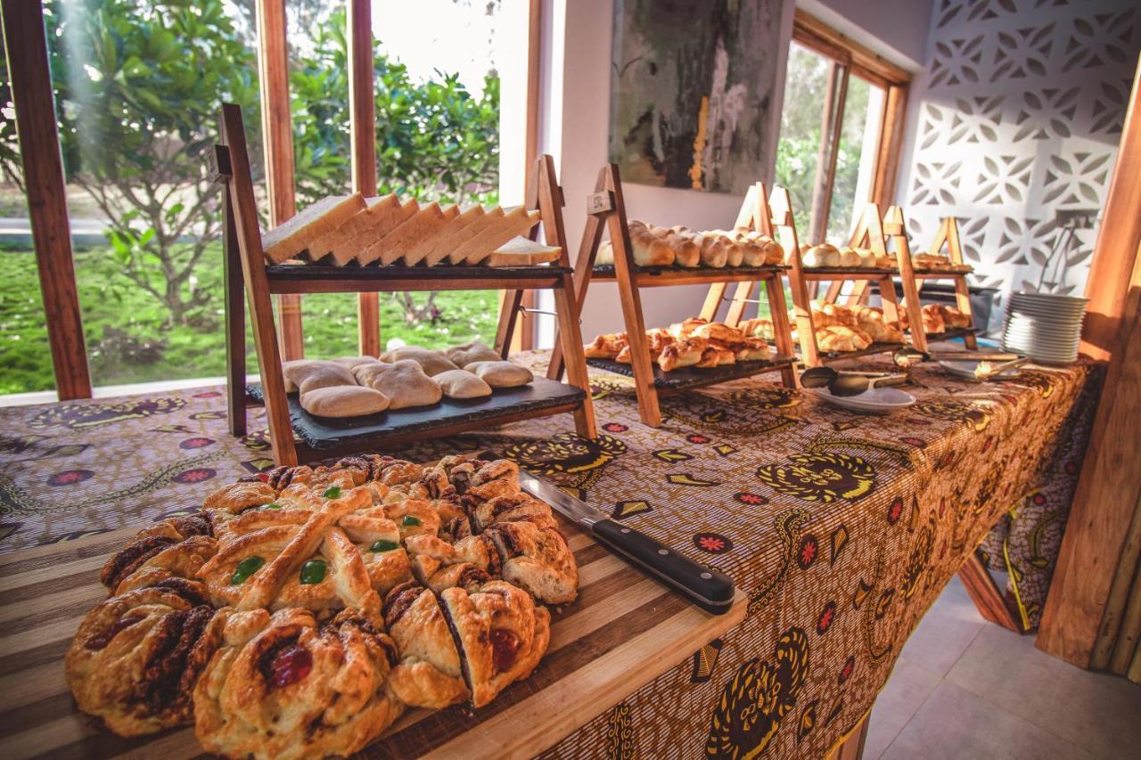Zanzibella Hotel & Spa Ківенґва Екстер'єр фото A selection of pastries at a buffet