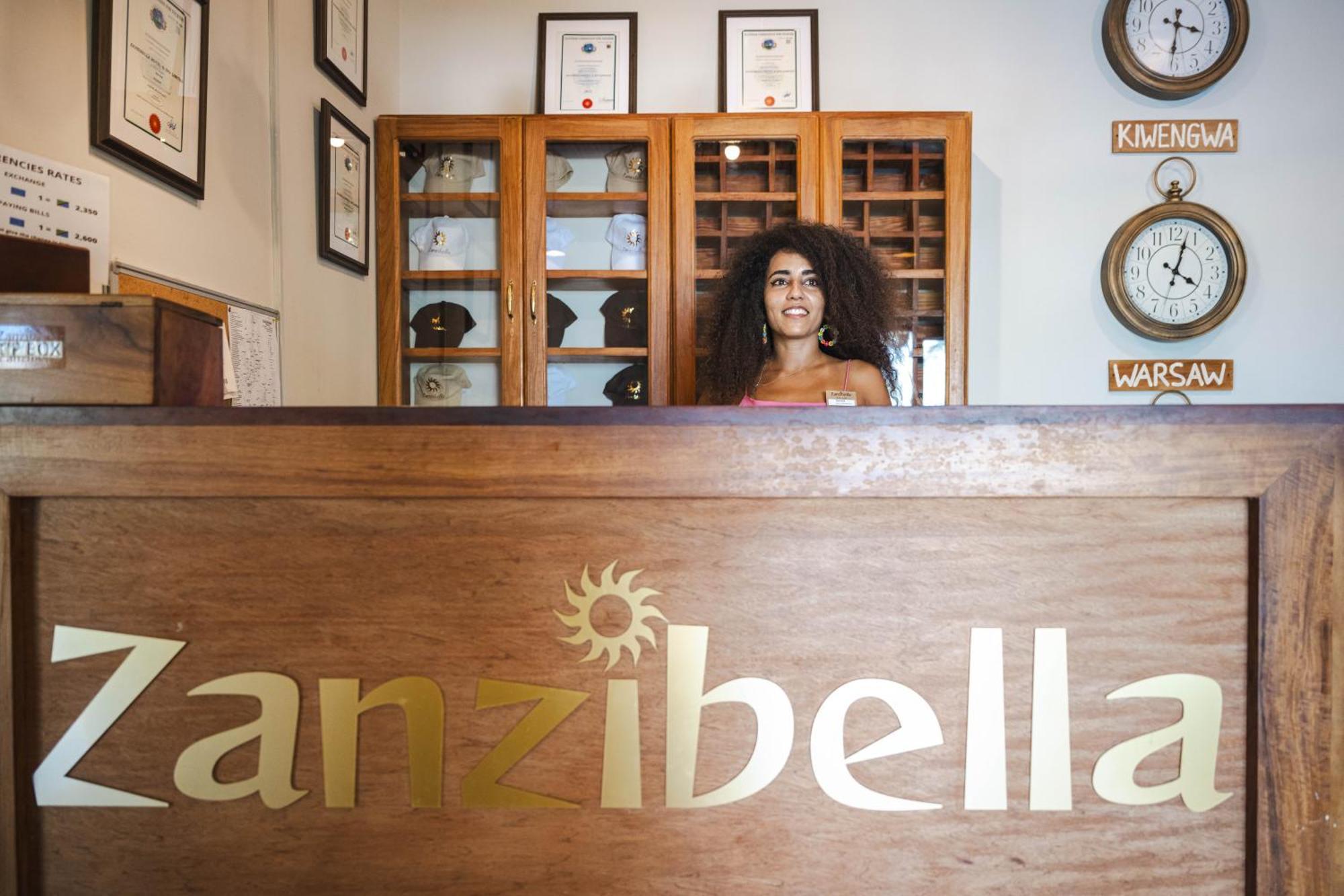 Zanzibella Hotel & Spa Ківенґва Екстер'єр фото Reception desk at a Zaribella salon