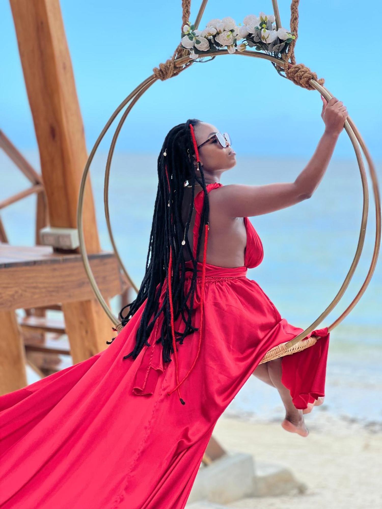 Zanzibella Hotel & Spa Ківенґва Екстер'єр фото A woman with locs