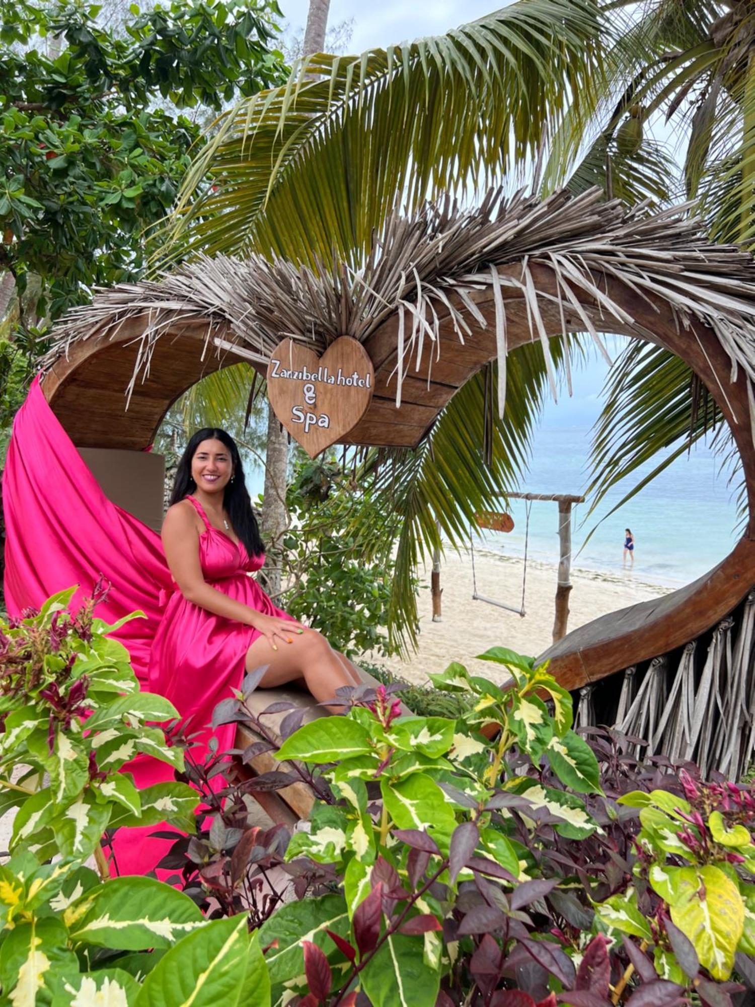 Zanzibella Hotel & Spa Ківенґва Екстер'єр фото A tourist at the beach